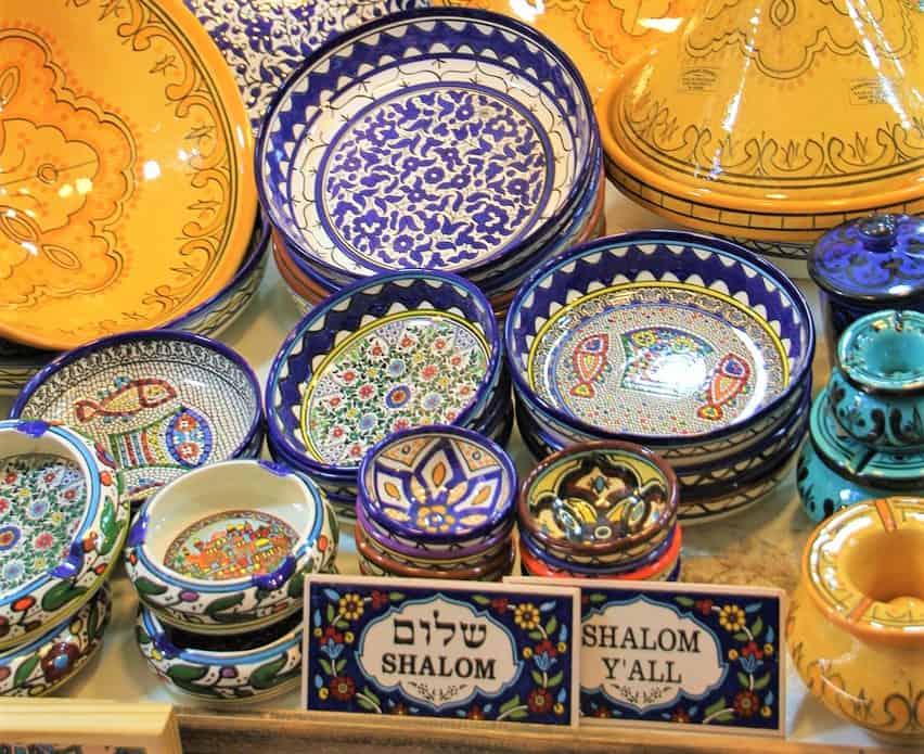 Ceramic dishes and bowls are one of the most beautiful souvenirs from Portugal you can buy