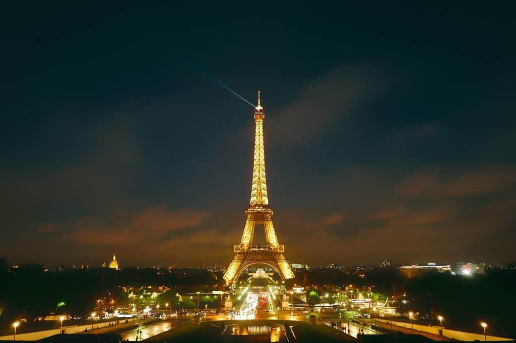 Front view of the Eiffel Tower all lit up at night