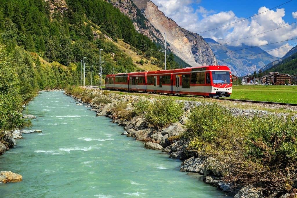 You can easily take the train from Geneva, Lyon, or Paris to Lake Annecy
