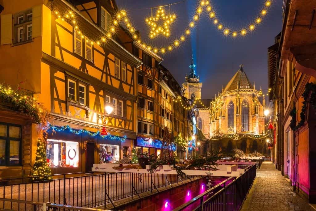 Instead of only saying Merry Christmas in French, many people also say "Happy Holidays" in French