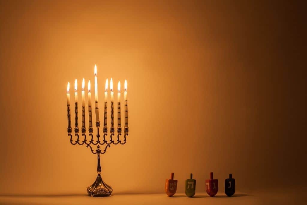 Instead of saying "Merry Christmas" in French, Jewish people will say Happy Hanukkah