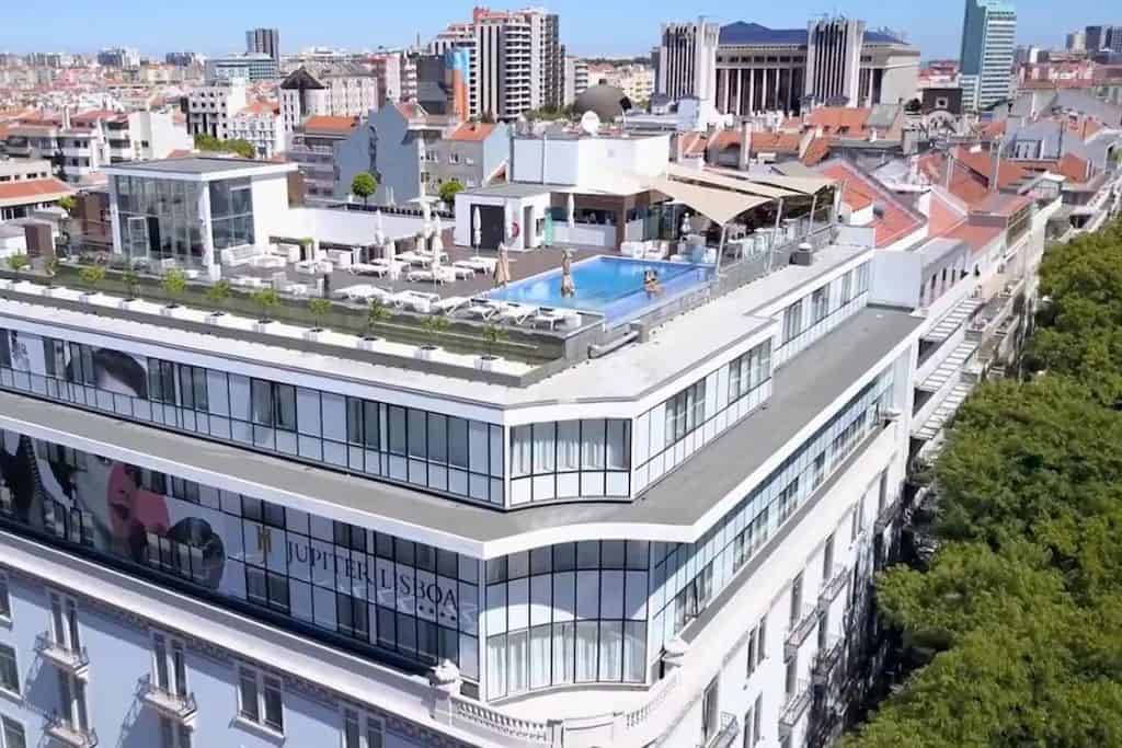 Rooftop pool at the Jupiter Lisboa Hotel