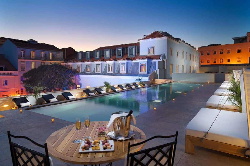Rooftop pool at the One Palácio da Anunciada