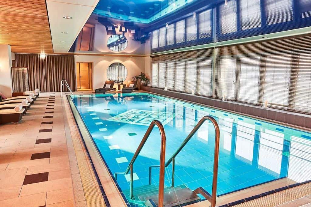 Hotel Vier Jahreszeiten Kempinski München is where you should stay in Munich in December if you're visiting for the first time