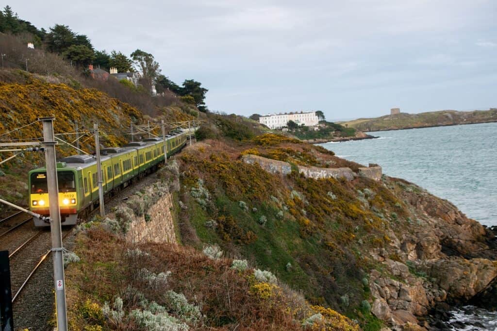 train 4938375 1280