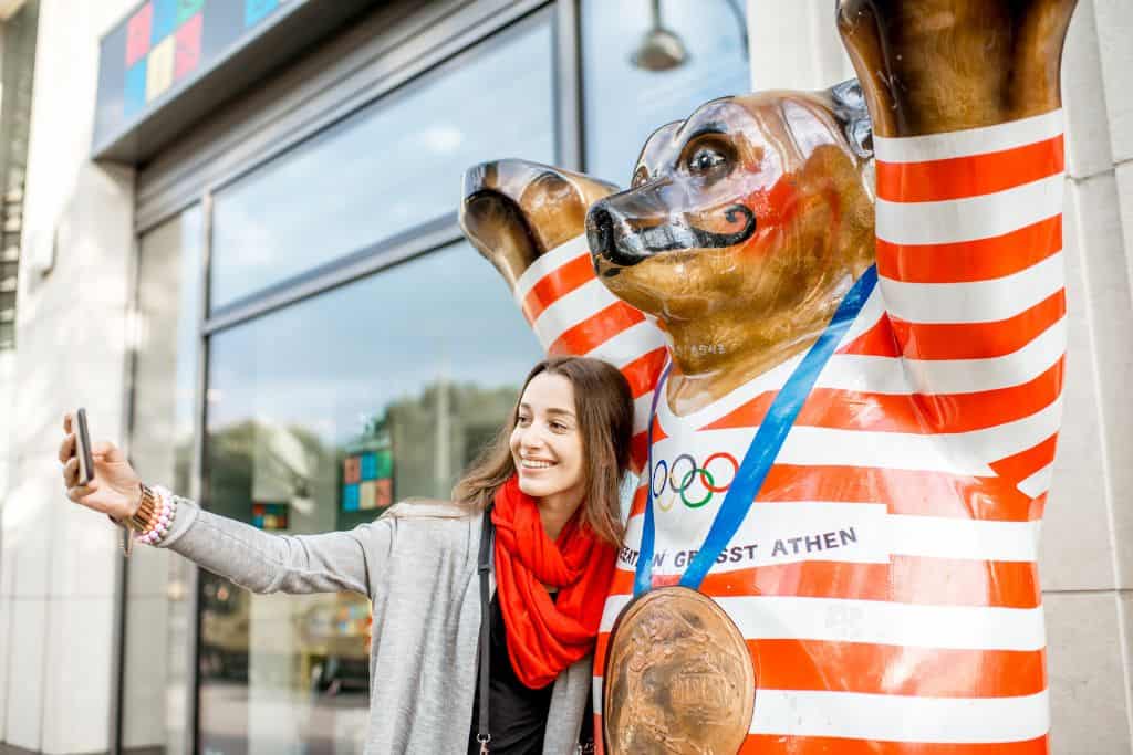 Girl taking a selfie with the Berlin Bear