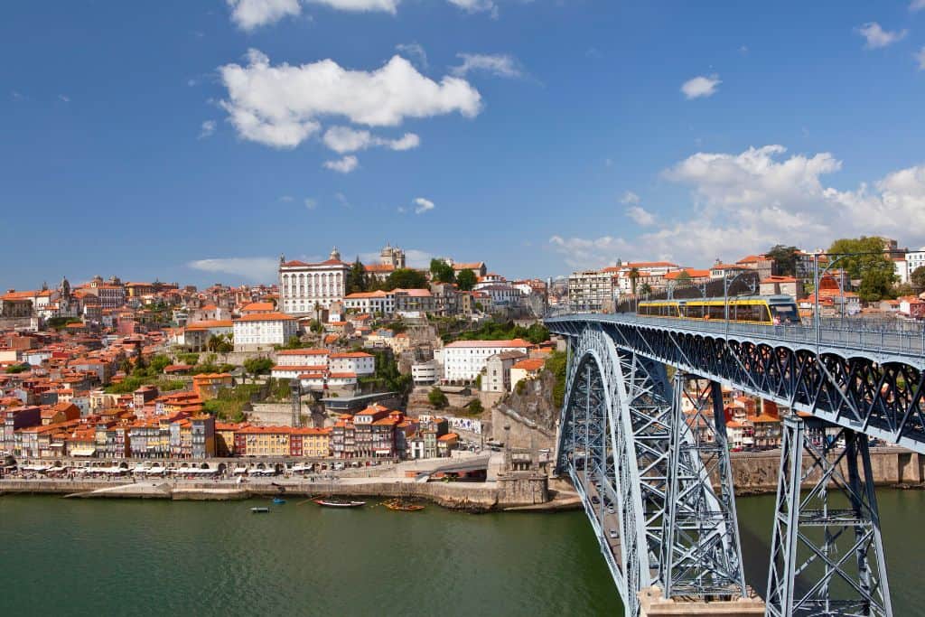 travel time between lisbon and porto