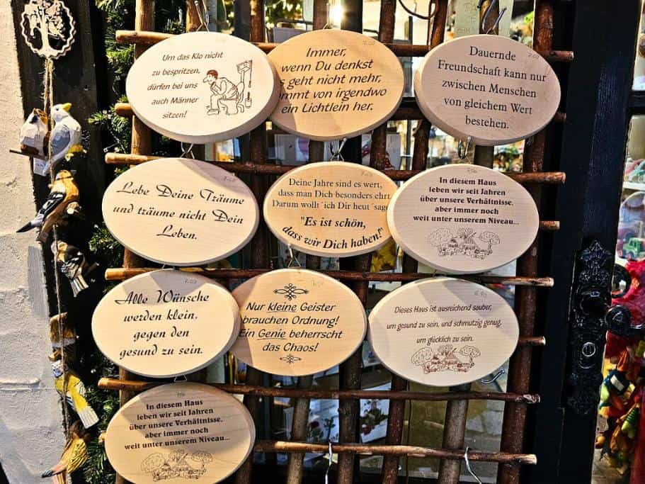 Small wooden signs with German sayings