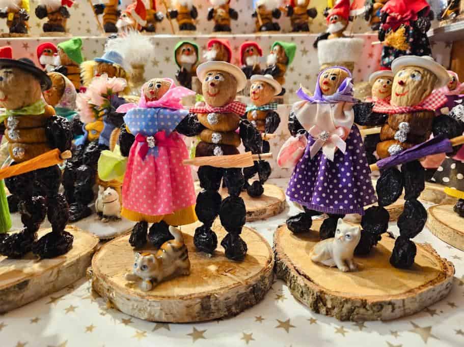 Small dolls made of prunes and dressed in clothes