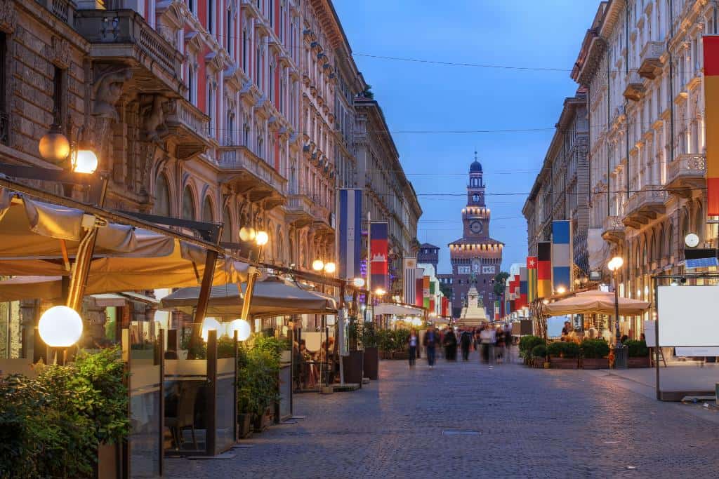 You can find great souvenir from Milan online and in local stores